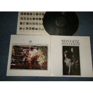 Photo: STAN GETZ AND スタン・ゲッツ  -  SWEET RAIN (MINT-/MINT-) / 1985 Japan REISSUE Used LP