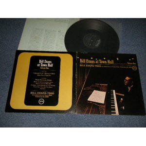 Photo: BILL EVANS TRIO ビル・エヴァンス  - AT TOWN HALL VOLUME ONE  VOL.1 タウン・ホールのビル・エヴァンス VOL.1 (Ex+++/MINT-) / 1973 Version JAPAN REISSUE Used LP