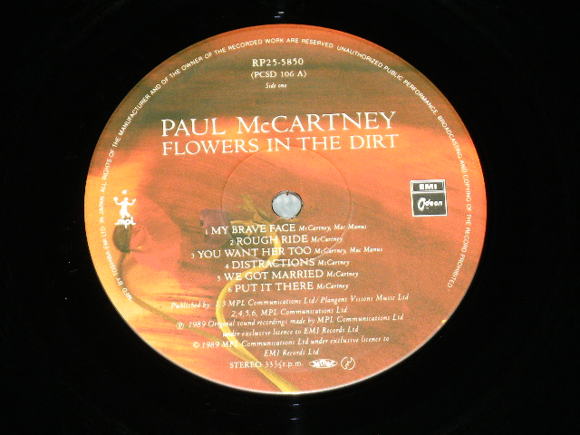 Photo: PAUL McCARTNEY of The BEATLES  - FLOWERS IN THE DIRT / 1989 JAPAN ORIGINAL Used LP with OBI 