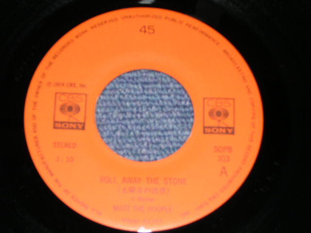 Photo: MOTT THGE HOOPLE - ROLL AWAY THE STONE / 1974 JAPAN Original 7"Single 